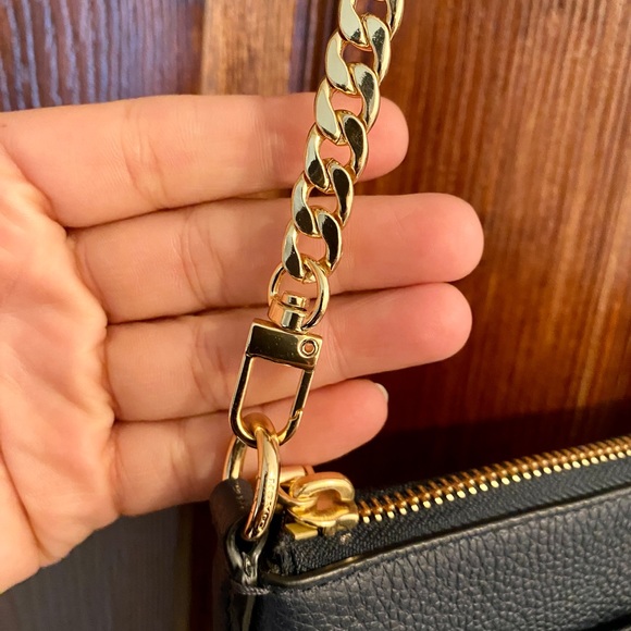 Coach Kitt Messenger with Horse & Carriage - Picture 7 of 7